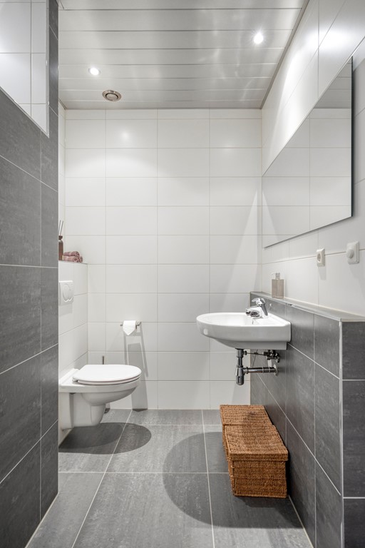 Maashavenkade1693072ESRotterdam-57 Review.jpg